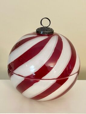 Pottery Barn ORNAMENT SHAPED SCENTED CANDLE- FROSTED PEPPERMINT